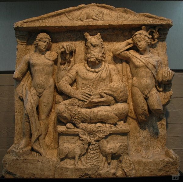 Алтарь Кернунна (с Аполлоном и Меркурием). Реймс, ок. 30-100 н.э.