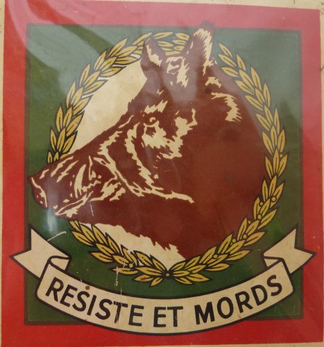 «Résiste et Mords!» — «Сопротивляться и огрызаться!»: эмблема батальона арденнских егерей в составе вооруженных сил Бельгии